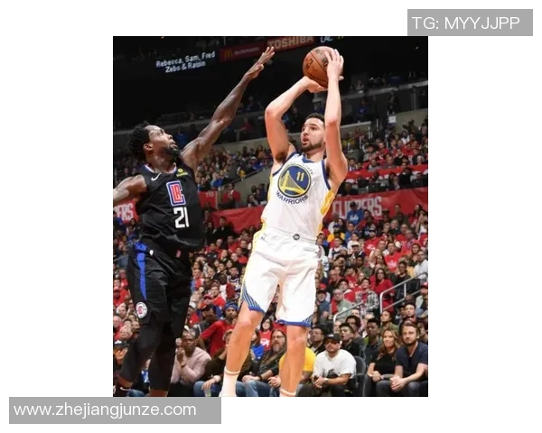 火箭队与蓝网队激战正酣精彩直播尽在眼前不容错过