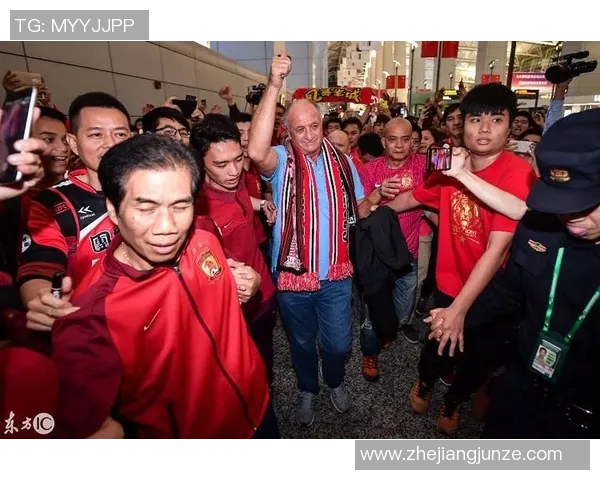 恒大与香港东方对决球迷热情高涨共庆足球盛宴