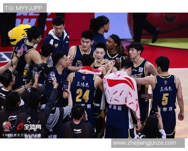 CBA广东队与新疆队昨晚激战比分揭晓精彩瞬间回顾 CBA广东队与新疆队昨晚激战比分揭晓精彩瞬间回顾